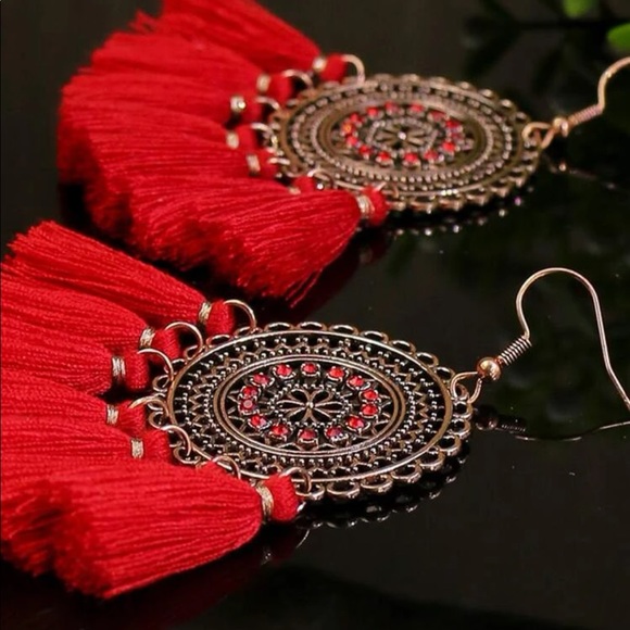 Jewelry - COPY - Tassal decor drop earrings